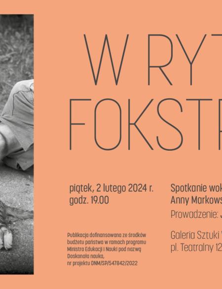 baner informacyjny, zdjęcie mężczyzny lezącego na chodniku, obok kot, napis w rytmie fokstrota, sztuka i rewolucja.