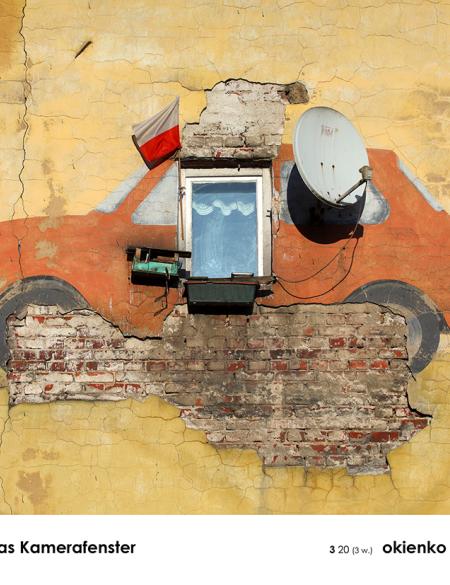 fotografia samochodu namalowanego na murze kamienicy z oknem, napis okienko kabiny