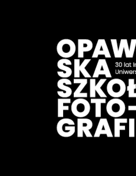 baner informacyjny, tytuł wystawy oraz fragment fotografii ukazującej rękę