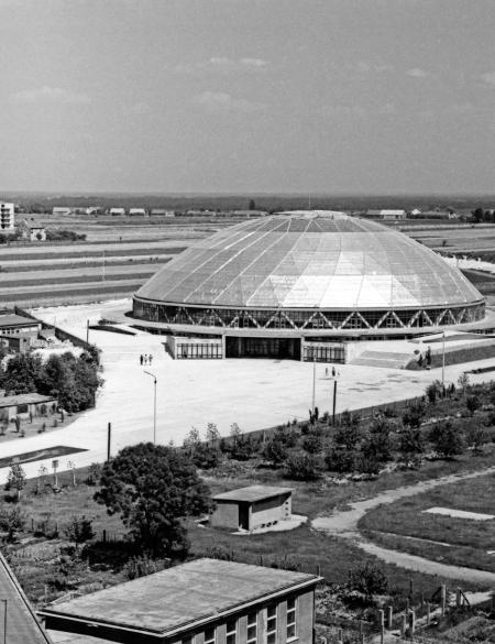 zdjęcie ukazuje halę Okrąglak w Opolu, lata 60.te XX wieku.