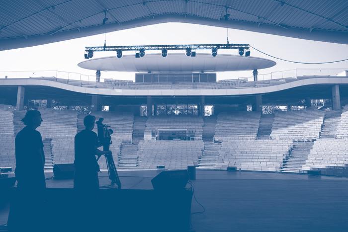 zdjęcie amfiteatru w opolu z perspektywy sceny