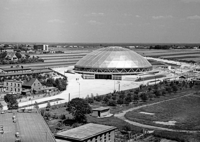 zdjęcie ukazuje halę Okrąglak w Opolu, lata 60.te XX wieku.