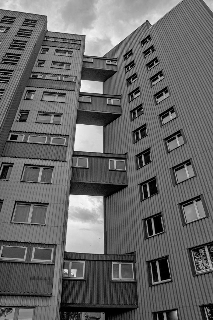 zdjęcie wysokościowca z wielkiej płyty